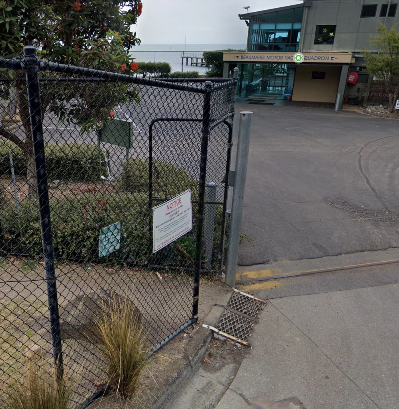 Small public gate beside Beaumaris Motor Yacht Squadron used to access Beaumaris Pier